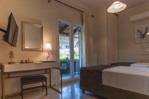 A bed or beds in a room at STUDIO SPYROS