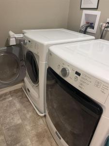 a microwave and a washing machine in a room at Bay View Condo 3 in Sodus Point