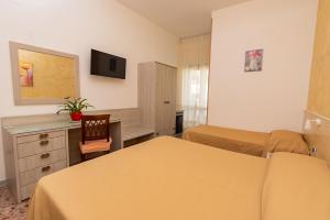 TV a/nebo společenská místnost v ubytování Hotel Baia Verde