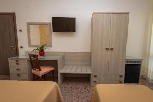 TV a/nebo společenská místnost v ubytování Hotel Baia Verde