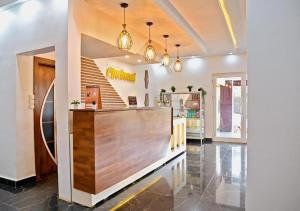 a lobby of a restaurant with a counter at CINCINNATI HOTEL YAOUNDE in Yaoundé +28 photos