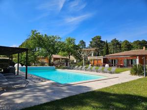Bassein majutusasutuses Les Sables d'Ocre & SPA või selle lähedal
