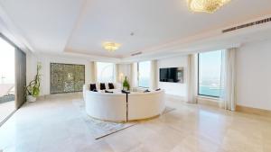 Gallery image of Penthouse with private pool and maid service in Dubai +37 photos