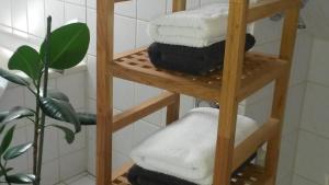 Palanda nebo palandy na pokoji v ubytování Ferienwohnung An der Dorfmauer