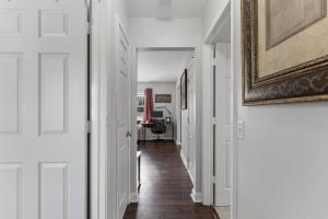 Galeriebild der Unterkunft Tranquil 2BR Apt NE Mpls - 8073 Apt 4 in Minneapolis
