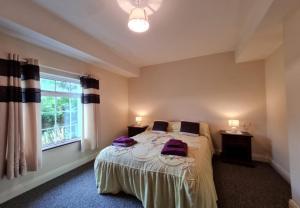 A bed or beds in a room at Cushatrough Claddaghduff