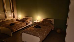 En eller flere senge i et værelse på spacieux appartement 130 M2