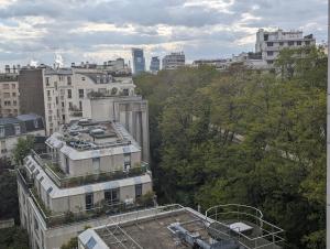 Photo de la galerie de l'établissement Sunny & quiet on courtyard 1BR appartment, à Paris