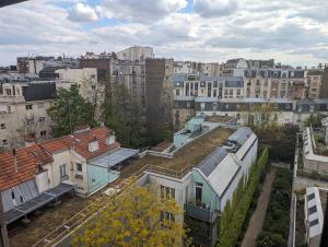 Photo de la galerie de l'établissement Sunny & quiet on courtyard 1BR appartment, à Paris