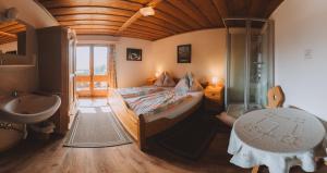 מיטה או מיטות בחדר ב-Berghotel Breitmoos