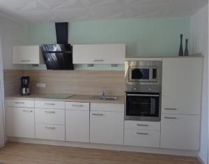 Kuchyň nebo kuchyňský kout v ubytování Ferienwohnung An der Dorfmauer