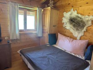 a bedroom with a bed in a log cabin at Chalet familial sur les pistes in Megève