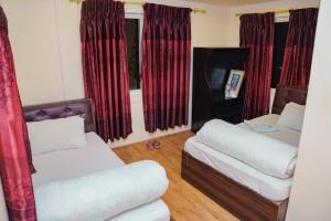 Rúm í herbergi á Gypsy Hostel & Backpackers