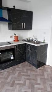 Cuisine ou kitchenette dans l'établissement Studio Flat 2 Nelson Town Centre