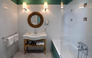 Koupelna v ubytování Grand Hôtel Henri - Teritoria