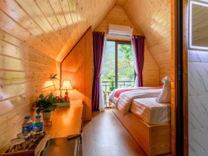 Postel nebo postele na pokoji v ubytování Hoang Minh Mountainside Villa + 37 fotografií