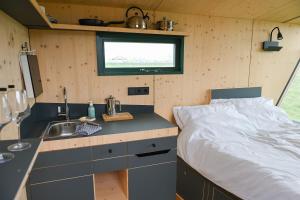 Η κουζίνα ή μικρή κουζίνα στο Sleep Space 4 - Hooksiel im Wangerland +16 φωτογραφίες