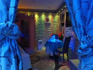 a dining room with a table and a blue curtain at B&B Dalì in Isernia