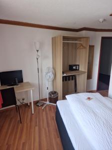 Postel nebo postele na pokoji v ubytování Hotel Alpha Thun