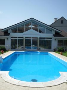 a large swimming pool in front of a house at Hause with swimming pool in Kapitanovka