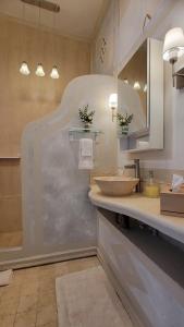 Ein Badezimmer in der Unterkunft Villa Caprichosa Boutique Hotels