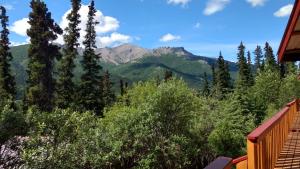 Ein allgemeiner Bergblick oder ein Berglick von des Ferienparks aus