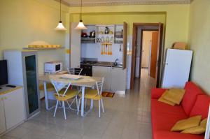 Kuchyň nebo kuchyňský kout v ubytování Holiday House Naxos