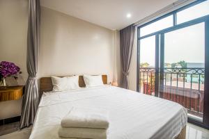 Tempat tidur dalam kamar di Lily Home - Confetti Apartment Nguyễn Công Trứ