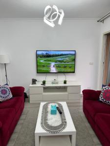 TV a/nebo společenská místnost v ubytování Madinaty Relaxation