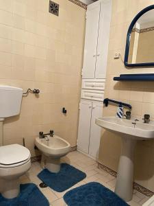 a bathroom with a toilet and a sink at Caparica ap vista mar in Costa da Caparica