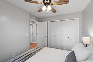 a bedroom with a ceiling fan and a bed at Tranquil 2BR Apt Mpls - 8075 Apt 3 in Minneapolis