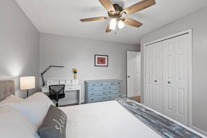 a bedroom with a bed and a ceiling fan at Tranquil 2BR Apt Mpls - 8075 Apt 3 in Minneapolis