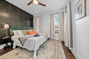 a bedroom with a bed and a window at Central Apt Near DT, Pearl, Breckenridge Park in San Antonio