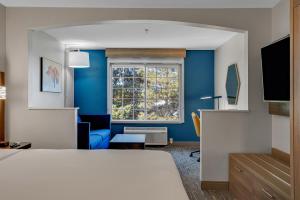 a hotel room with a bed and a window at Holiday Inn Express Hotel & Suites Portland - Jantzen Beach, an IHG Hotel in Portland