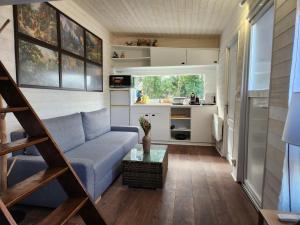 a small living room with a couch and a table at Chalet avec jardin proche de Disneyland in Chalifert