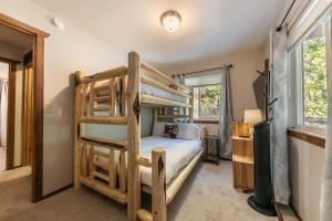 a bedroom with two bunk beds and a television at Carnelian Bay 4BD Near Beach & Slopes in Carnelian Bay