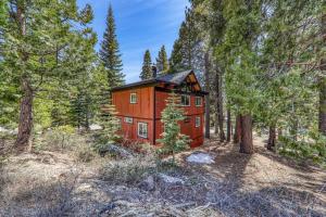 a red cabin in the woods with trees at Carnelian Bay 4BD Near Beach & Slopes in Carnelian Bay