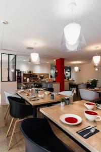 a kitchen and dining room with a table and chairs at Le Cornouaille Hotel & Spa in Bénodet