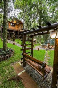 Aed väljaspool majutusasutust Casa na Árvore em Gramado