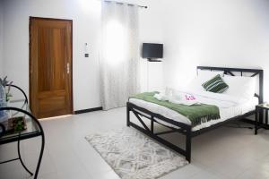 Postel nebo postele na pokoji v ubytování Hôtel Camille + 24 fotografií