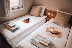 Кровать или кровати в номере Bungalow - Camping de la plage