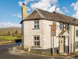 an old white building on the side of a street at 2 Bed in Crickhowell 90346 in Crickhowell