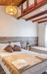 a bedroom with a large bed with a wooden headboard at Pousada Das Araras in Itaúnas