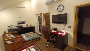 TV a/nebo společenská místnost v ubytování Chan Beach Resort & Hotel