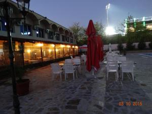 A restaurant or other place to eat at Hotel Mimoza