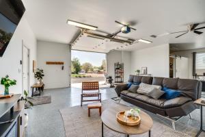 A seating area at Pasco Studio Vacation Rental with Private Patio!