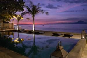Bazén v ubytování Luxury villa with private pool Indonesia nebo v jeho okolí