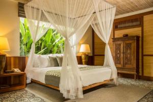 Postel nebo postele na pokoji v ubytování Luxury villa with private pool Indonesia