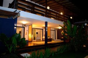 Zahrada ubytování Casa Brisa - WiFi, PISCINA e CAFÉ DA MANHÃ a 520m do CENTRO DE ARRAIAL