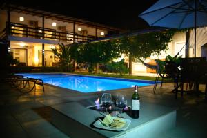 Bazén v ubytování Casa Brisa - WiFi, PISCINA e CAFÉ DA MANHÃ a 520m do CENTRO DE ARRAIAL nebo v jeho okolí